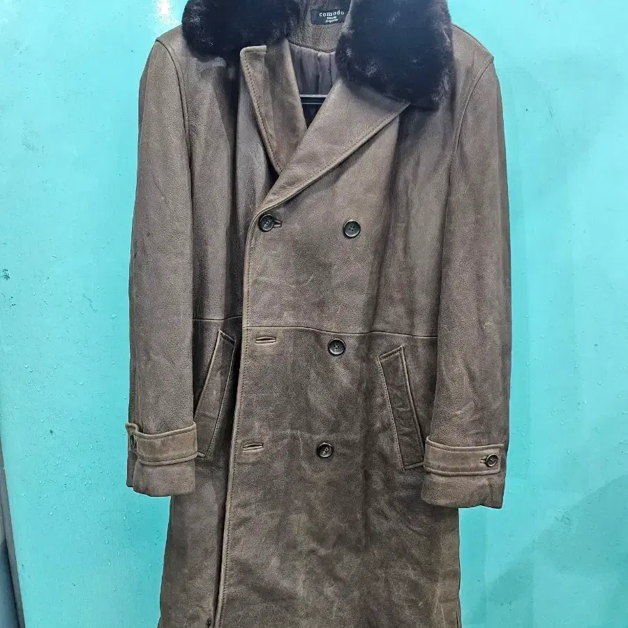 코모도 브라운 무광 소가죽 더블코트