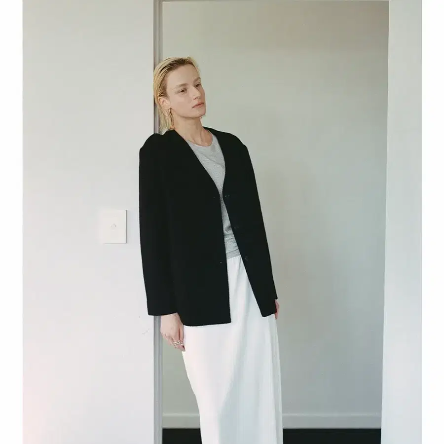하객룩 출근룩 블랙 트위드자켓 텍스트룸 minimal tweed jacket