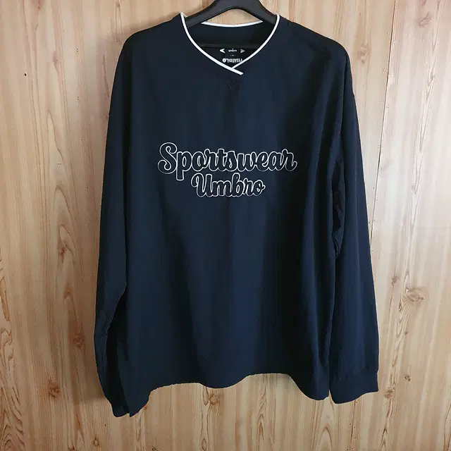 엄브로 우븐 브이넥 피스테 110