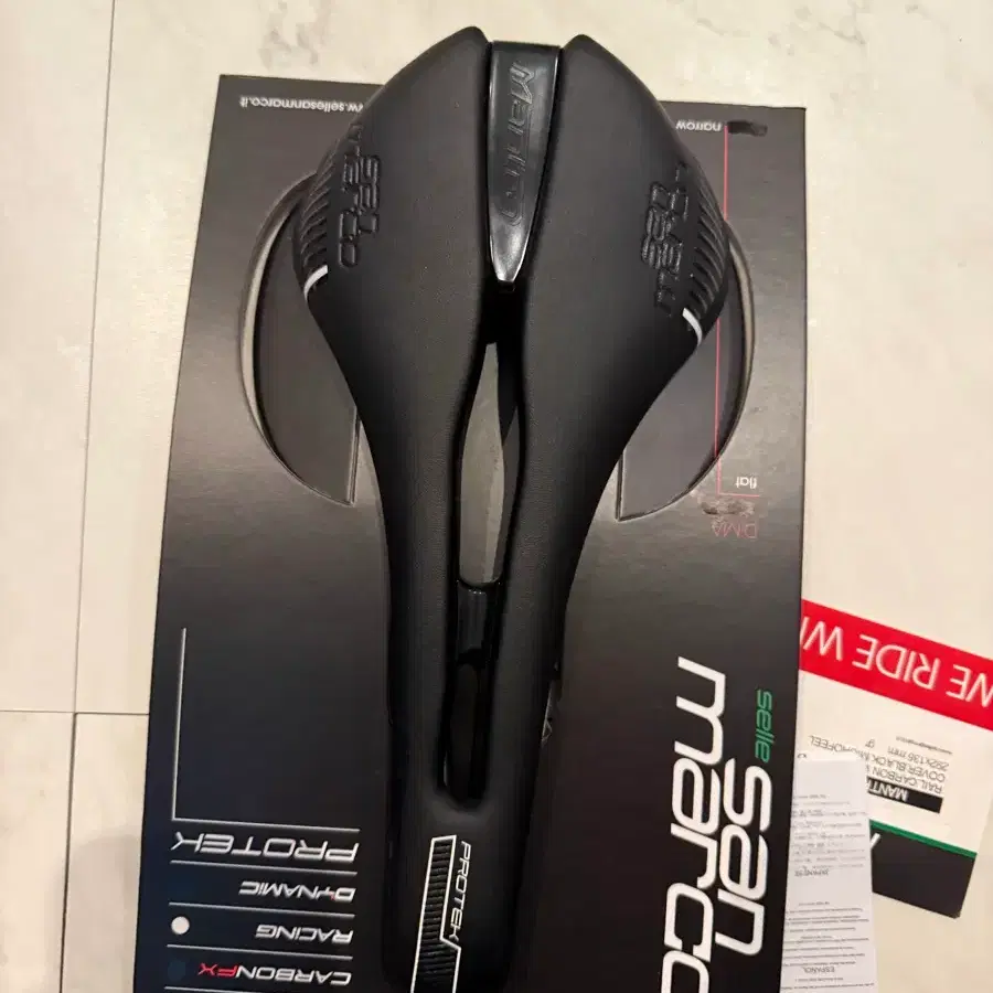 산마르코 만트라 범고래 프로텍 카본안장 새상품