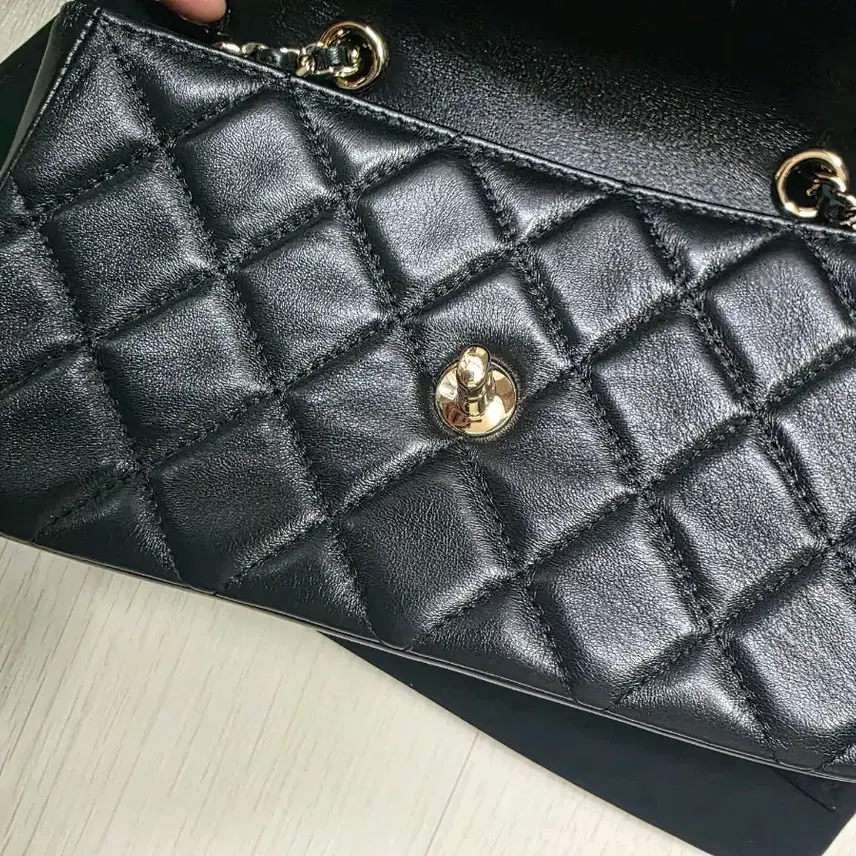 샤넬 25년 시즌 미니플랩백 사진 4