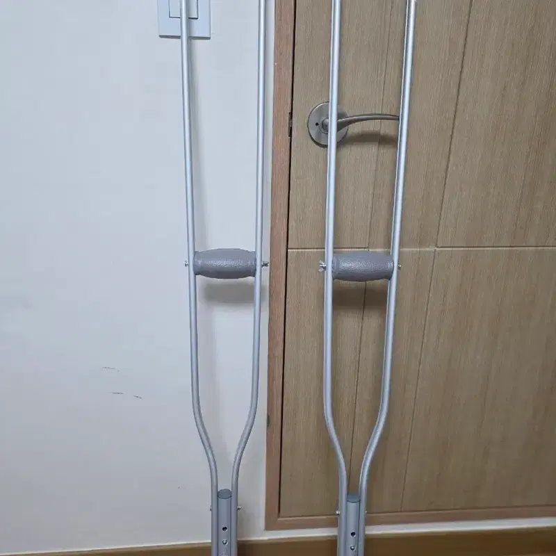 높이 조절 알루미늄 목발 한 쌍