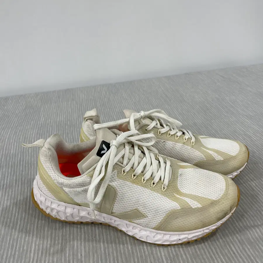 1609) 베자 콜돌 러닝화 270mm