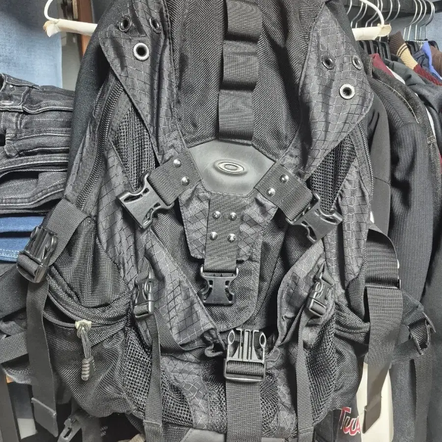 오클리 백팩 블랙