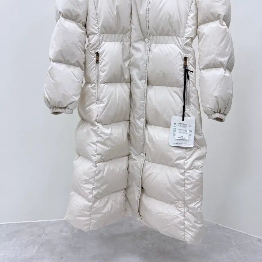 몽클레르 [S급/1] 26FW 몽클레어 샤머 여성 롱패딩 화이트 사진 3