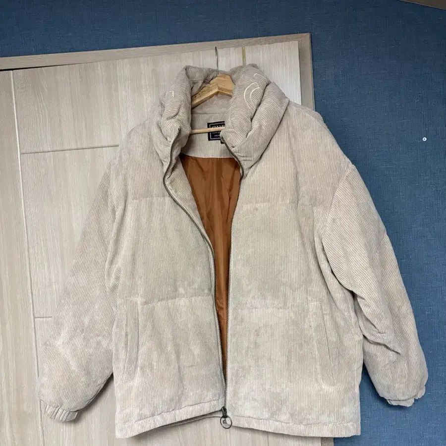 GUESS 게스 코듀로이 숏패딩 베이지 M