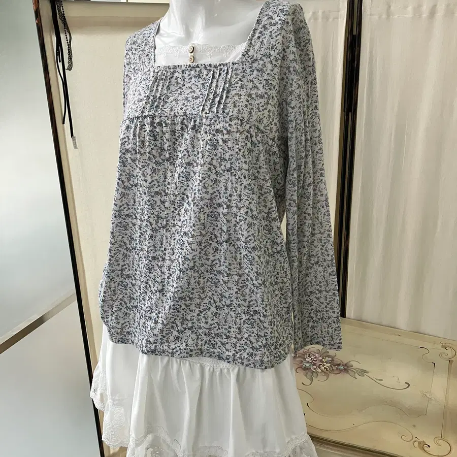 mori tiny floral crochet layered blouse C