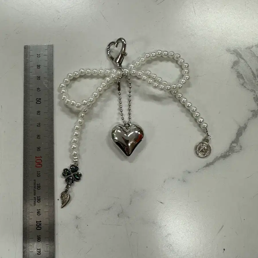 미사용  [러블리] Y2K 감성 진주 리본 입체 하트 네잎클로버 코인 백참 키링 가방고리팝니다