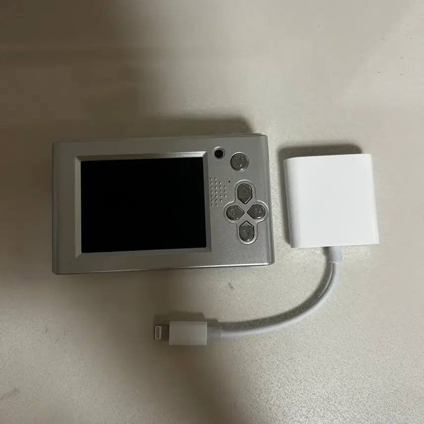 フィーチャー）ヒューグデジタルカメラ販売デカーカードリーダーSD