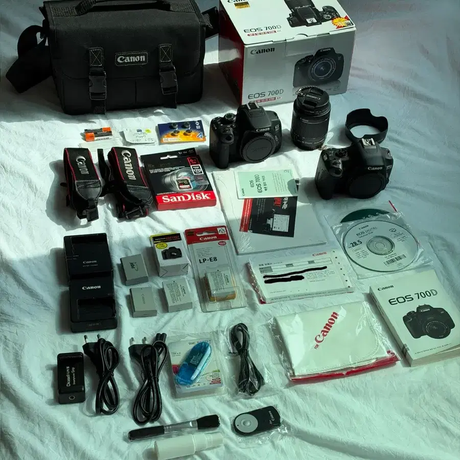 급처! 캐논 EOS 700D 풀세트 판매합니다!(18-55mm STM 렌즈 포함, EOS 500D 본체 부품용 포함)