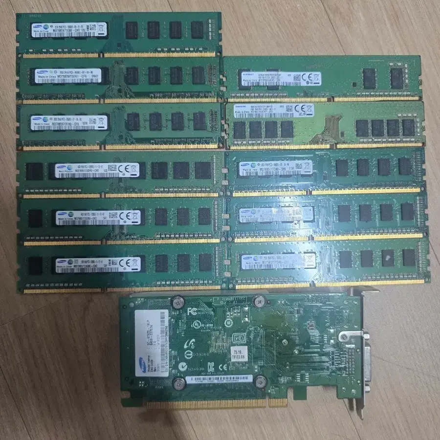 삼성 DDR3 4GB PC3-12800U 10개+그래픽카드