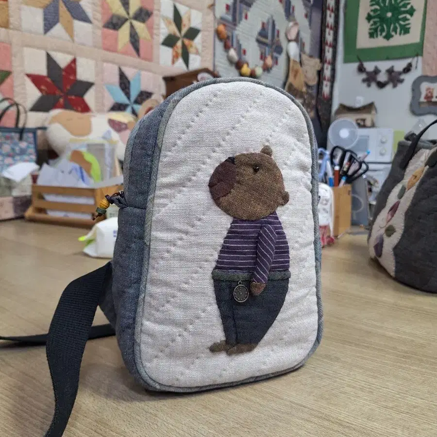 곰돌이 패치워크 슬링백 판매합니다