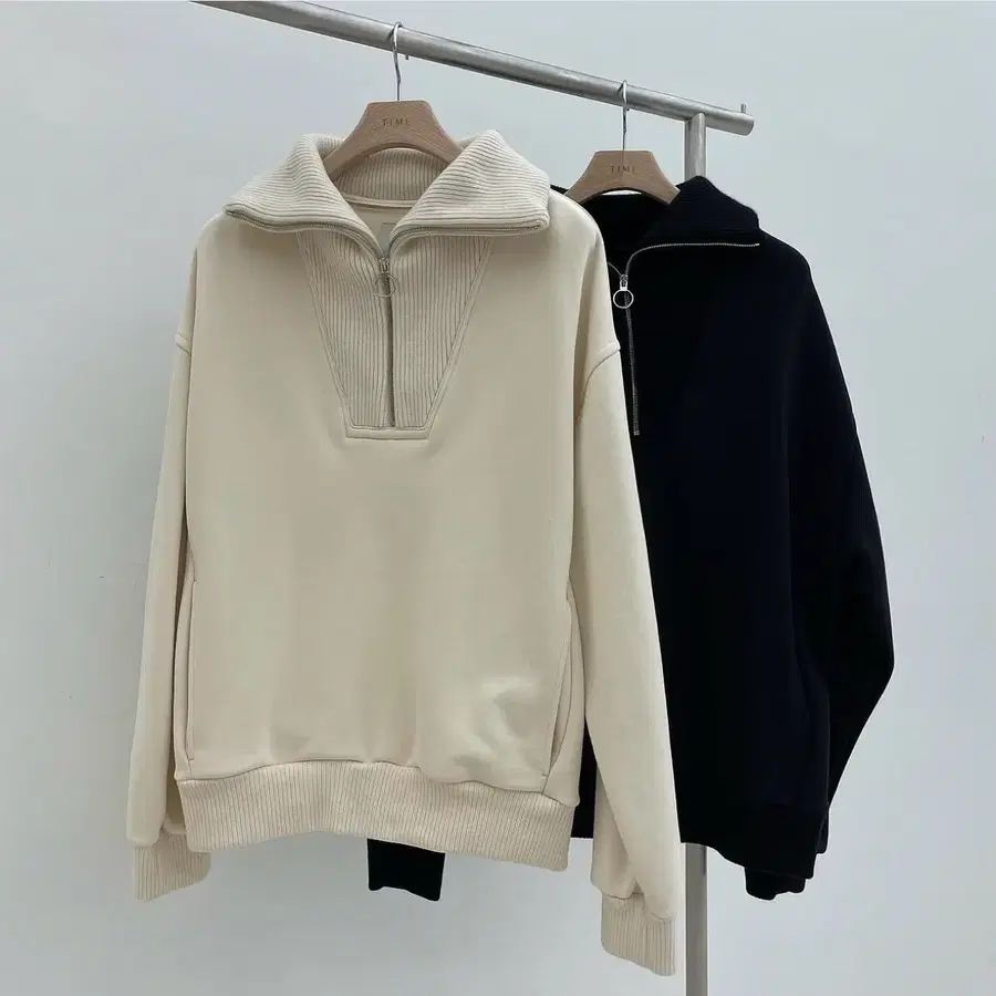 타임옴므 스웻셔츠 21fw 블랙색상