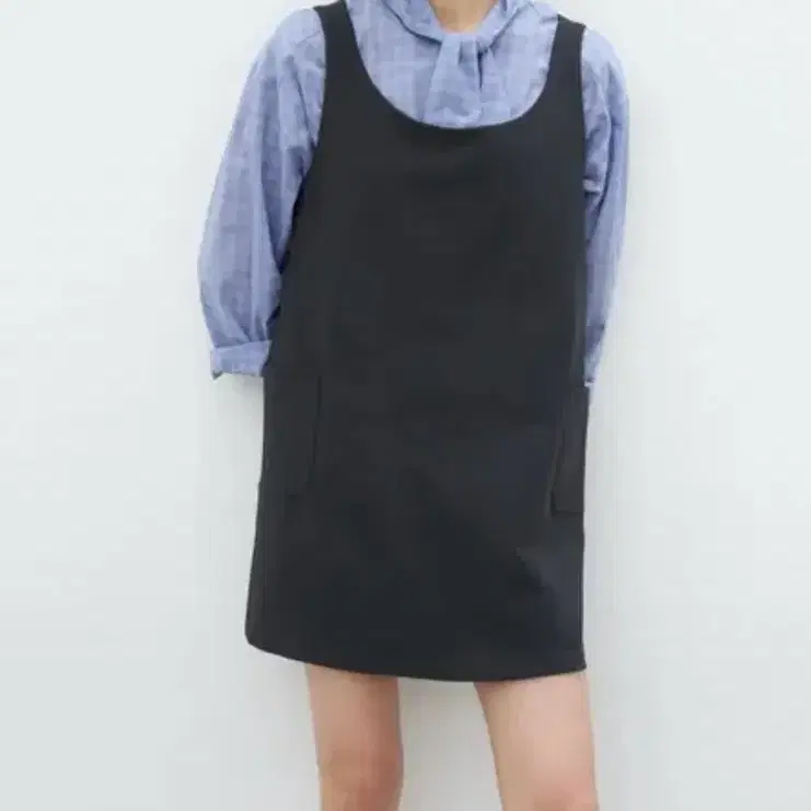 오버테이크 뉴 베니타 스퀘어넥 슬리브리스 미니 원피스 차콜