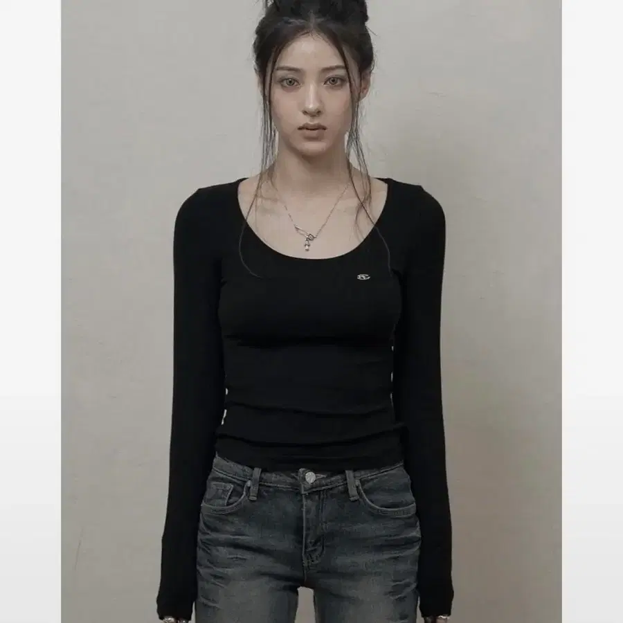 카키포인트 베이직 U넥 티셔츠