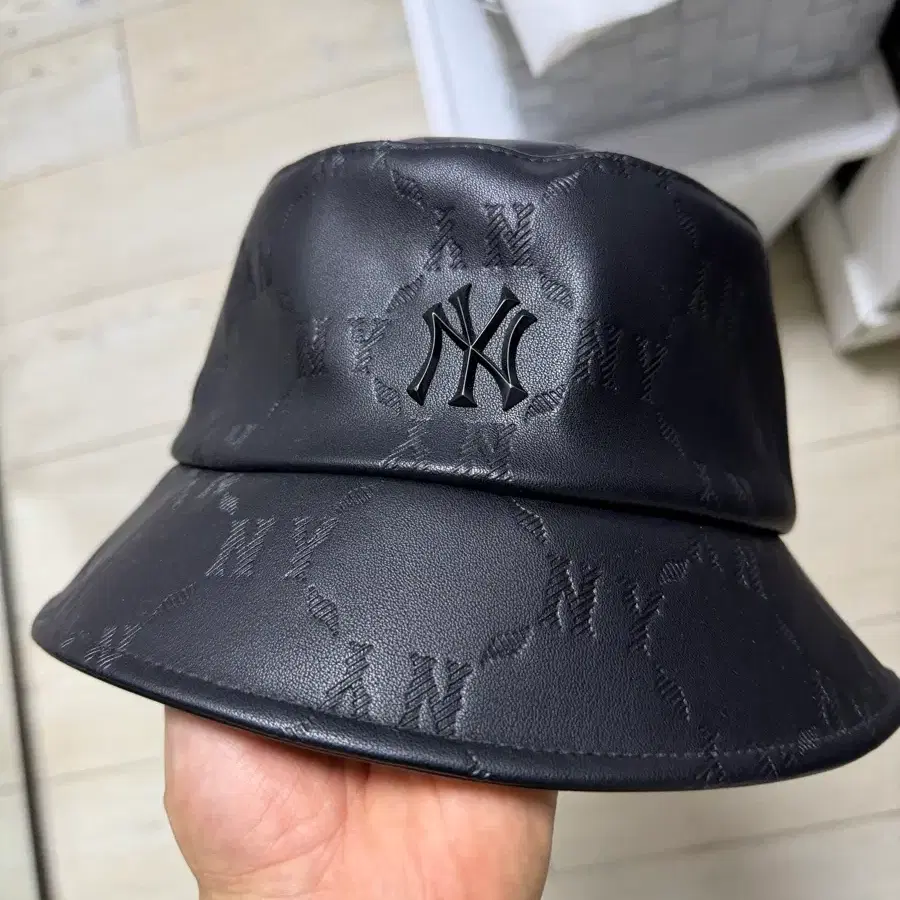 MLB 뉴욕양키스 다이아 모노그램 레더 버킷햇