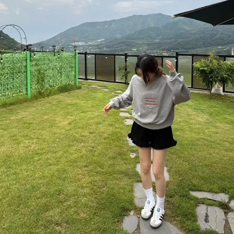 새상품) 가을 하트 패치 크롭 맨투맨 맨투맨티 에이블리 지그재그 핀터룩 핀터레스트 가을옷 재고정리 재고세일 창고정리 옷장정리