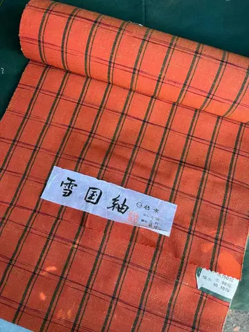 두루마리 발송 오렌지 빨간색 옐로우 컬러 격자 줄무늬 직물 옷감