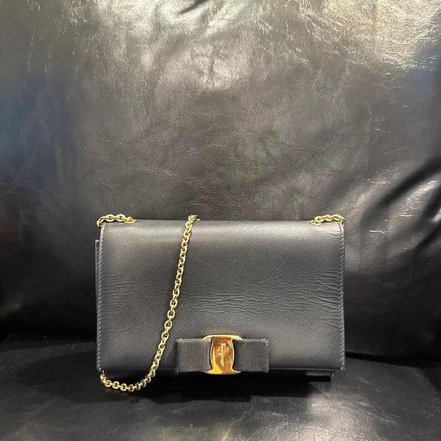 [정품]페라가모 FERRAGAMO 바라 보우 미니 체인 숄더백