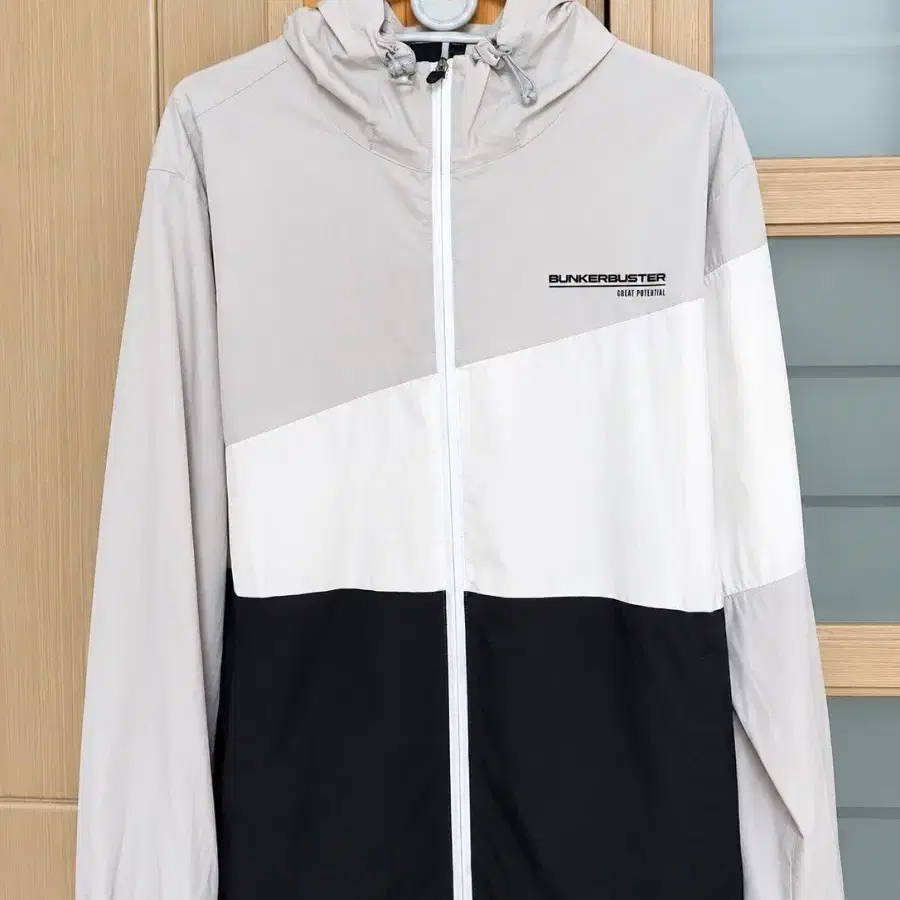 벙커버스터 바람막이 자켓(사이즈100)깨끗합니다