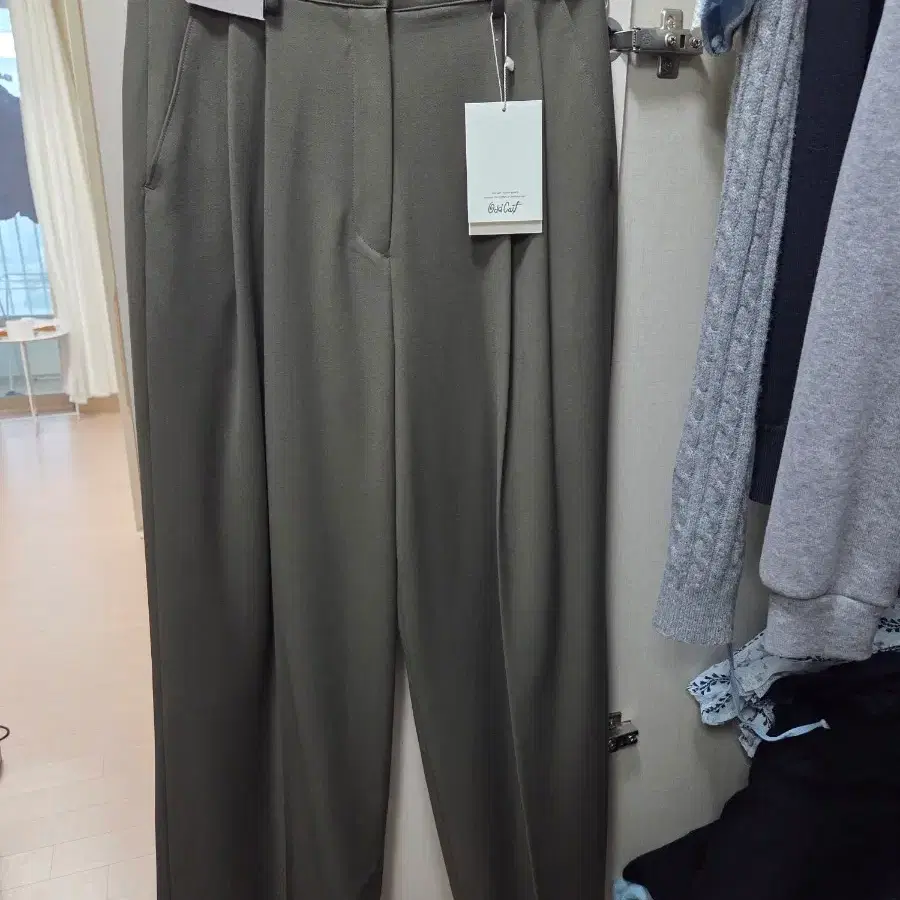 올리브카키 와이드 핀턱 슬랙스(새상품)