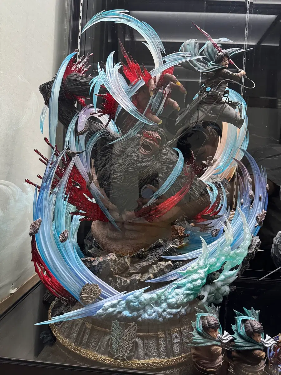 Attack On Titan hertz Beast Titan Levi 2.0 Resin Figure