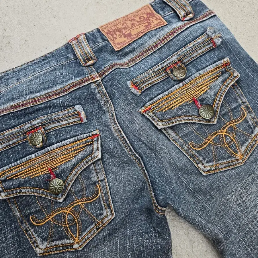 BCBG 비씨비쥐 y2k 포켓자수 데님팬츠