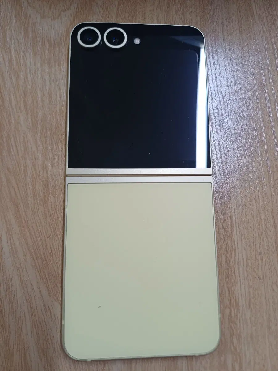 Galaxy Z Flip6 256GB Yellow (12)