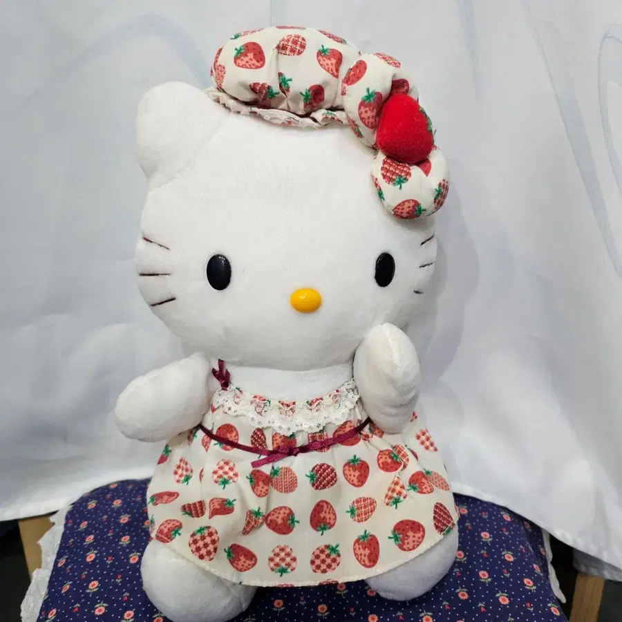 헬로키티 딸기  인형