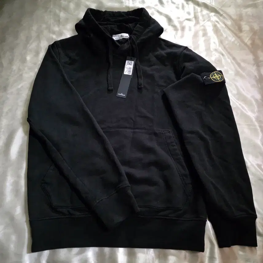 ストーンアイランド(本物) STONE ISLAND ワッペンパッチ パーカー