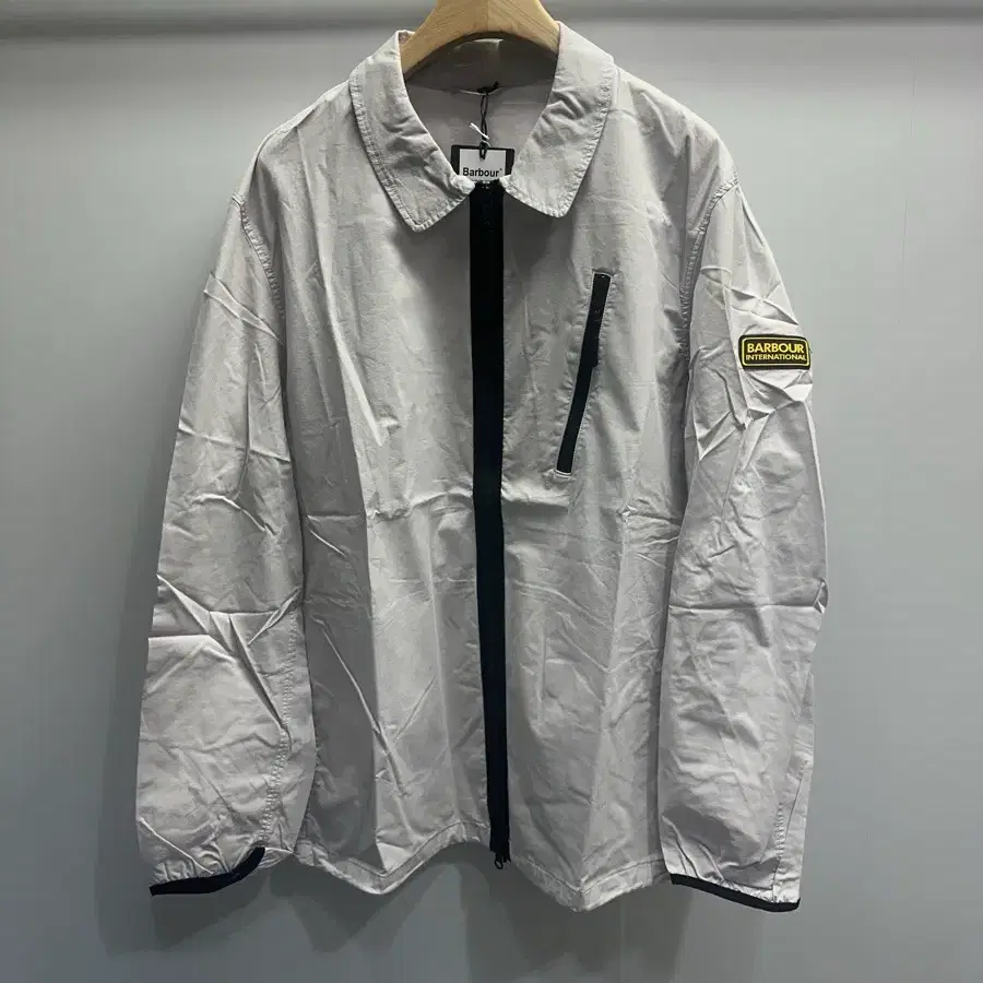 (정품/새상품) BARBOUR 바버 인터내셔널 남성 라이트 라일락 그레이 경량 바람막이