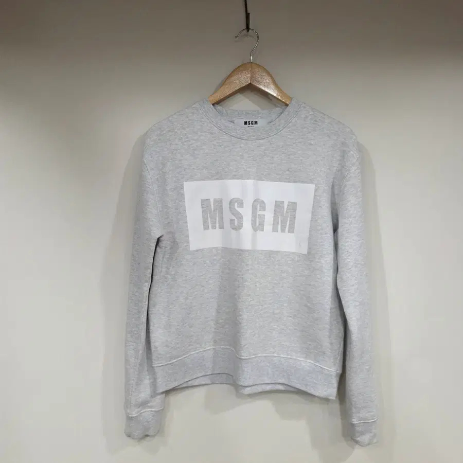 MSGM 실버 브러쉬드 박스 로고 맨투맨