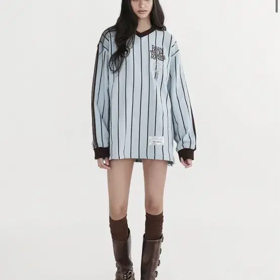 배드블러드 비치 클럽 브이넥 사커 져지 스웻셔츠 라이트블루