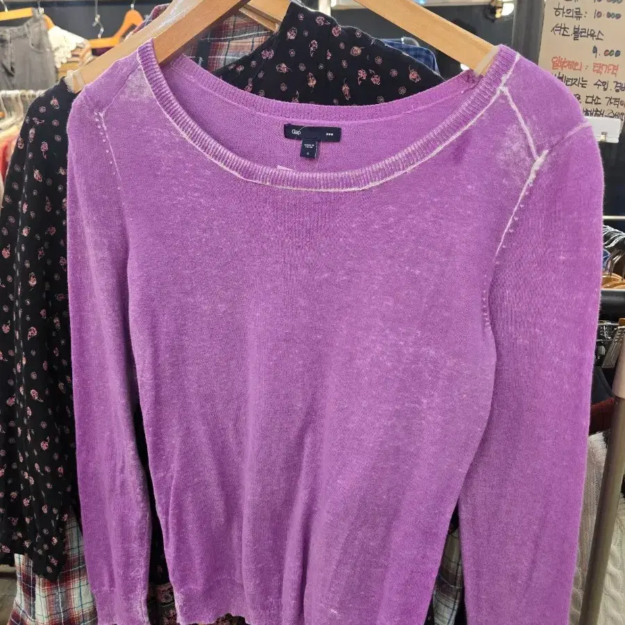 GAP 연보라색 라운드넥 니트