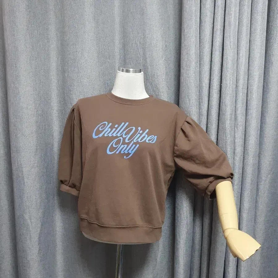 브라운 퍼프 티셔츠
