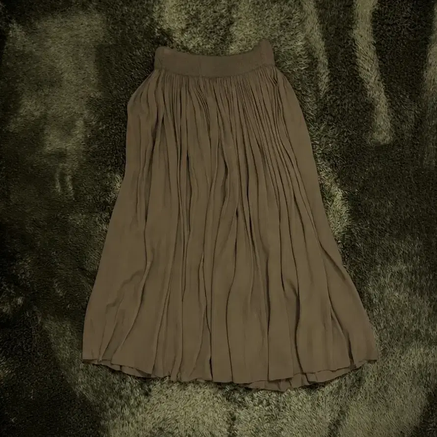 [40] ROCHAS Made in Italy 플리츠 미디 스커트 올리브