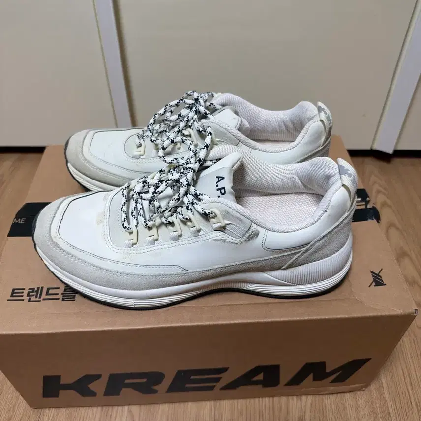 APCアペッセメンズスニーカー