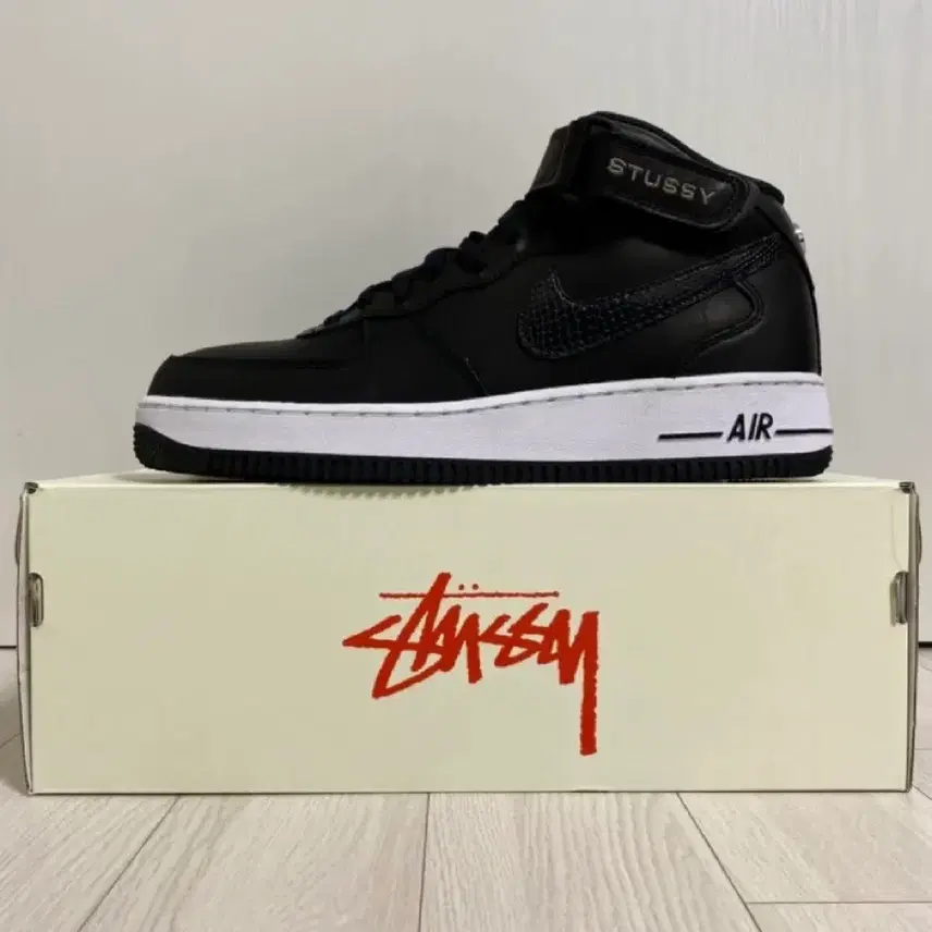 STUSSY X NIKE AIR FORCE 1 MID SP
