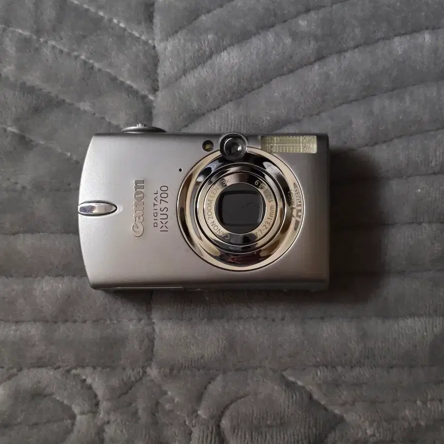 캐논 디지털 IXUS 700 디지털카메라 판매합니다.