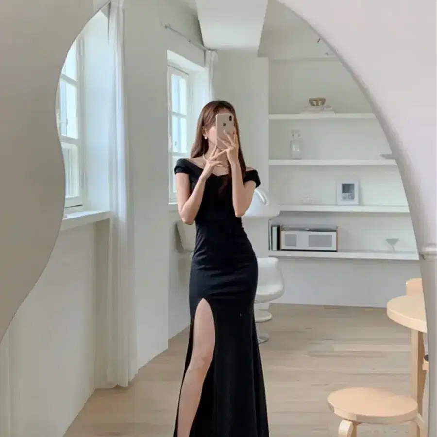 블랙 오프숄더 슬릿 맥시 드레스