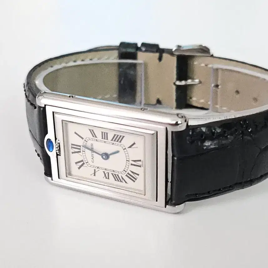 까르띠에 탱크 바스큘란트 스틸 미디움 2405 사진 3
