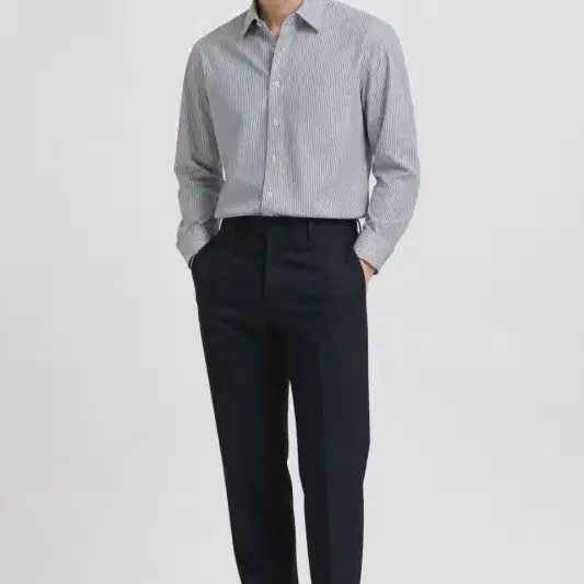 남성 블루 화이트 핀스트라이프 긴팔 셔츠 카라 포켓 오피스룩 클래식룩 [M]