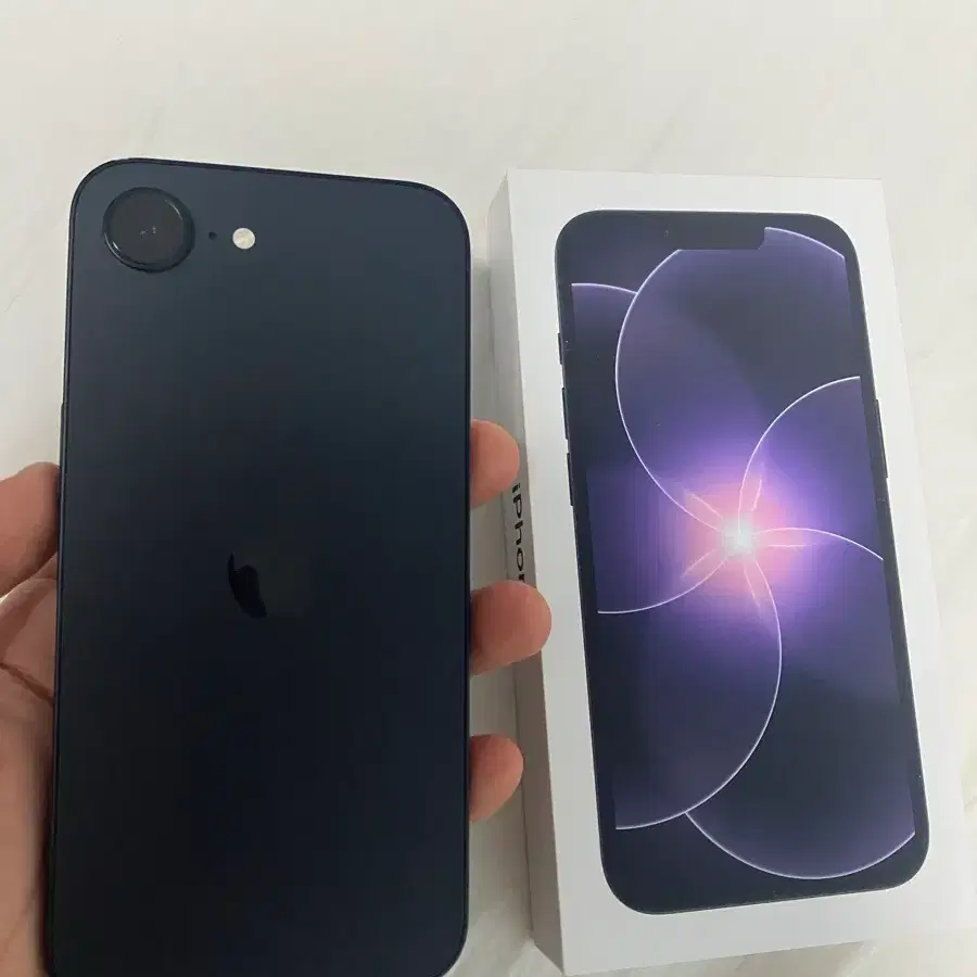 애플 아이폰 17e 256GB 상태 S급