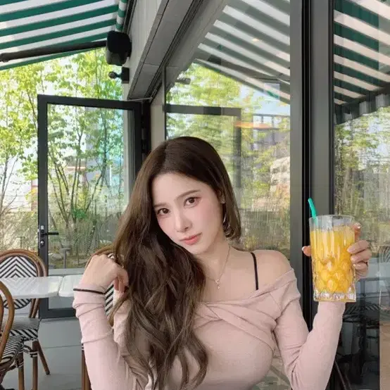 이나연 니트 레페르 콩스탄체 오프숄더 니트 아이보리