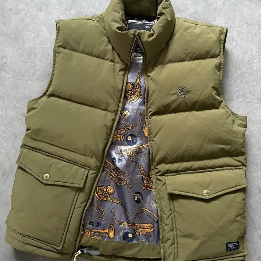 Stussyストゥーシーブラスオリーブダウンベスト