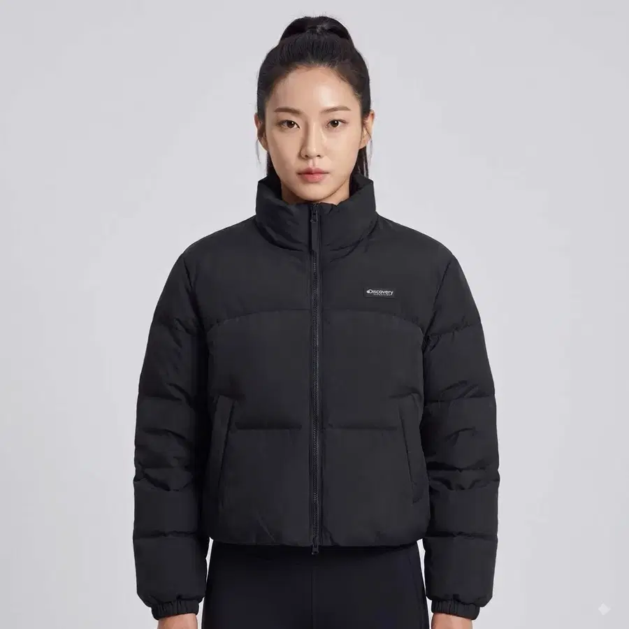 디스커버리 여성 헤이니 글로우 다운 숏패딩 블랙