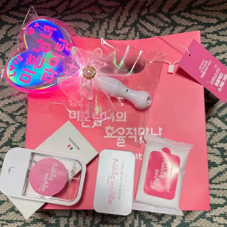 미혼남녀의 효율적만남(한지민) 시사회 굿즈 일괄
