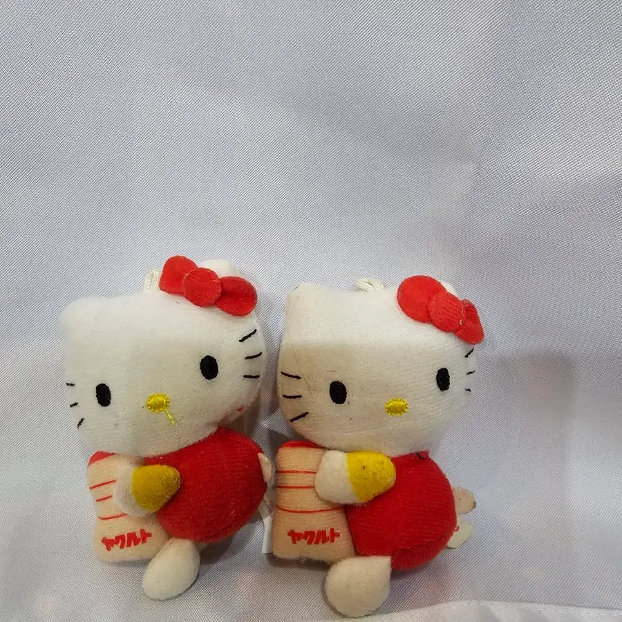 산리오 헬로키티 야쿠르트 인형 키링 2개 세트