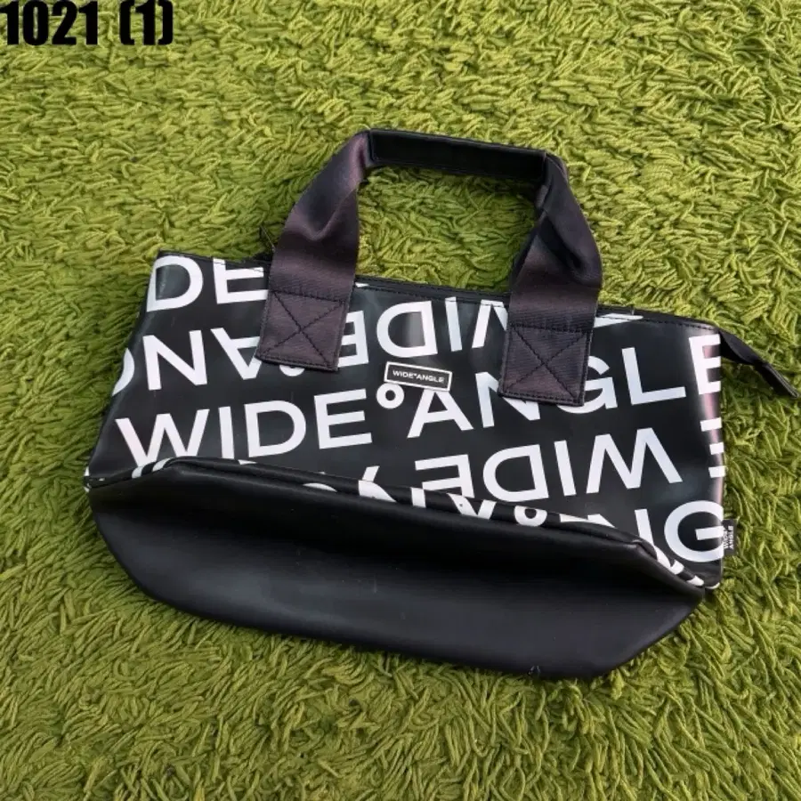 와이드앵글 로고 패턴 토트백 블랙