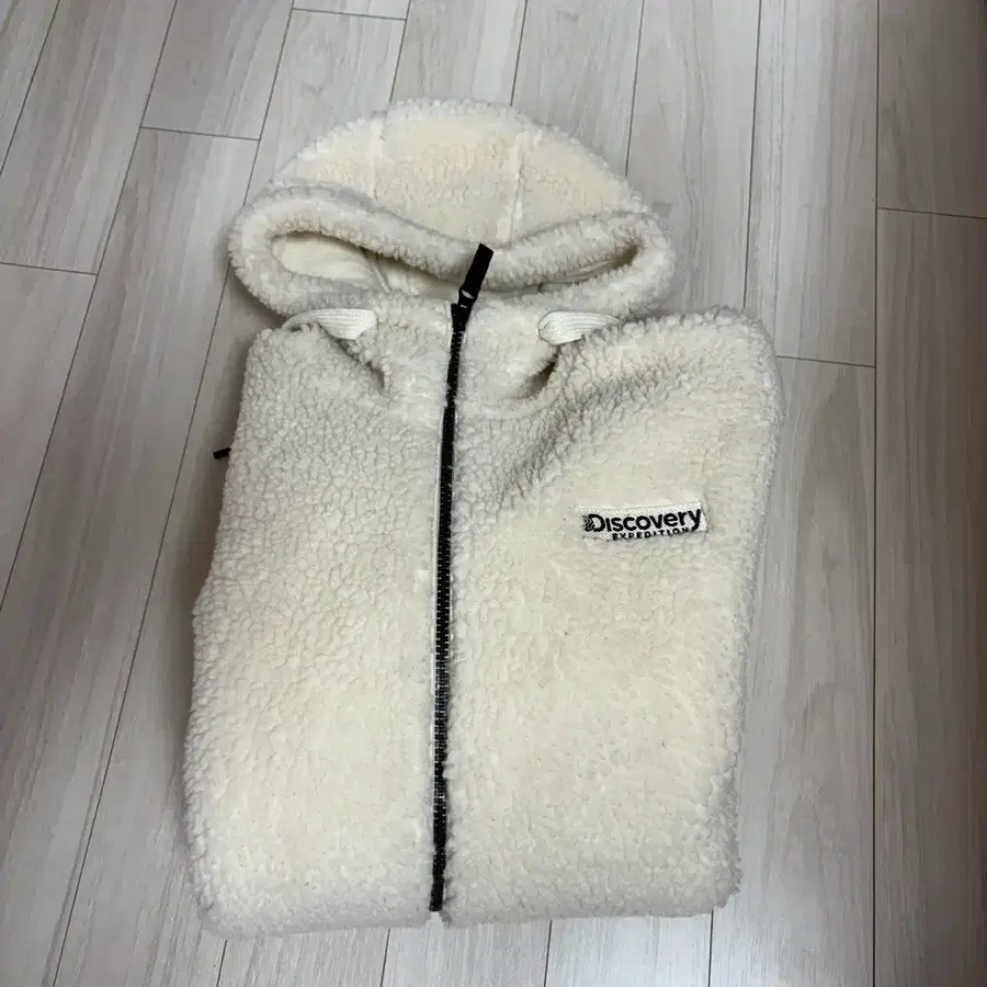 디스커버리 뽀글이 후드 집업 아이보리 L